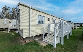 6 Berth Caravan With Decking In Hunstanton At Manor Park Holiday Park Ref 23062T